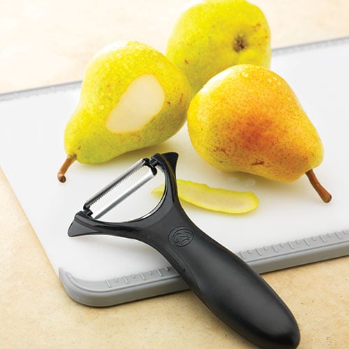 Pampered Chef Serrated Peeler New Cover right left handed Peels Fruit Stainless 