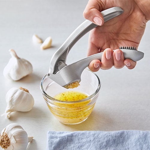 FREE SHIPPING #2576 Pampered Chef Mint Condition Garlic Press