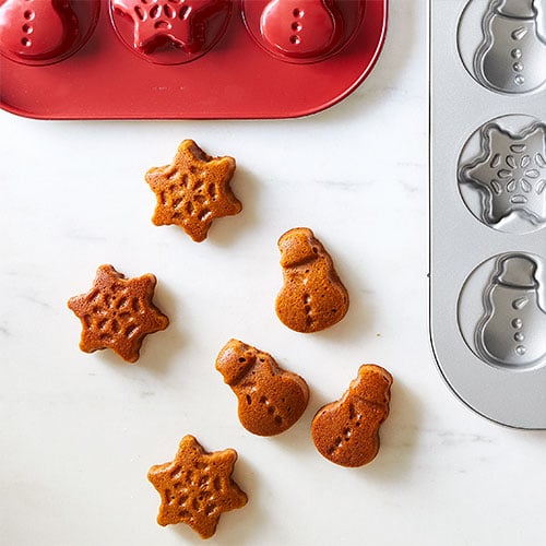 Snowflake Gingerbread Cake with a Cocoa Trimming Kit