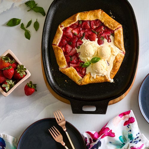 Solid Cast Iron Fajita Sizzler Skillet Pan With Wood Base & Handle, One Set