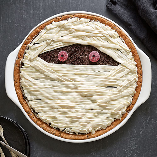 Large Mummy Cookie Pizza - Recipes | Pampered Chef Canada Site