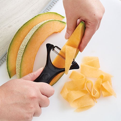 Pampered Chef Vegetable Peeler vs Serrated Peeler 