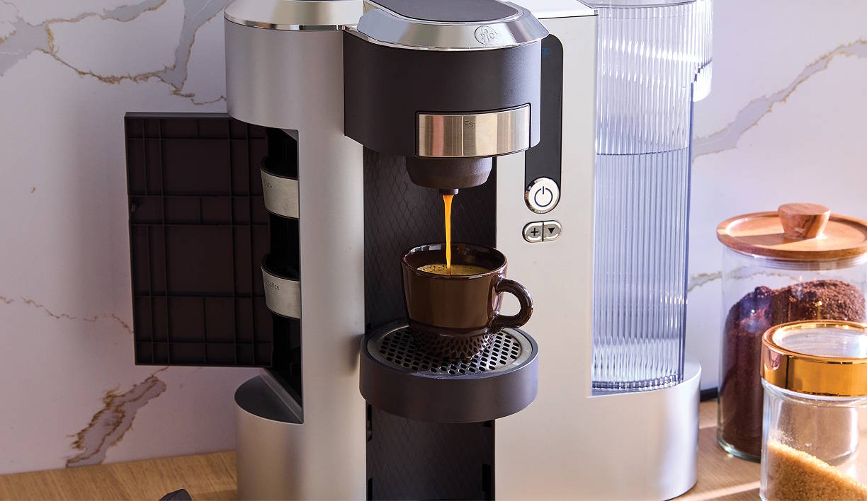Making espresso with the Deluxe Coffee Machine