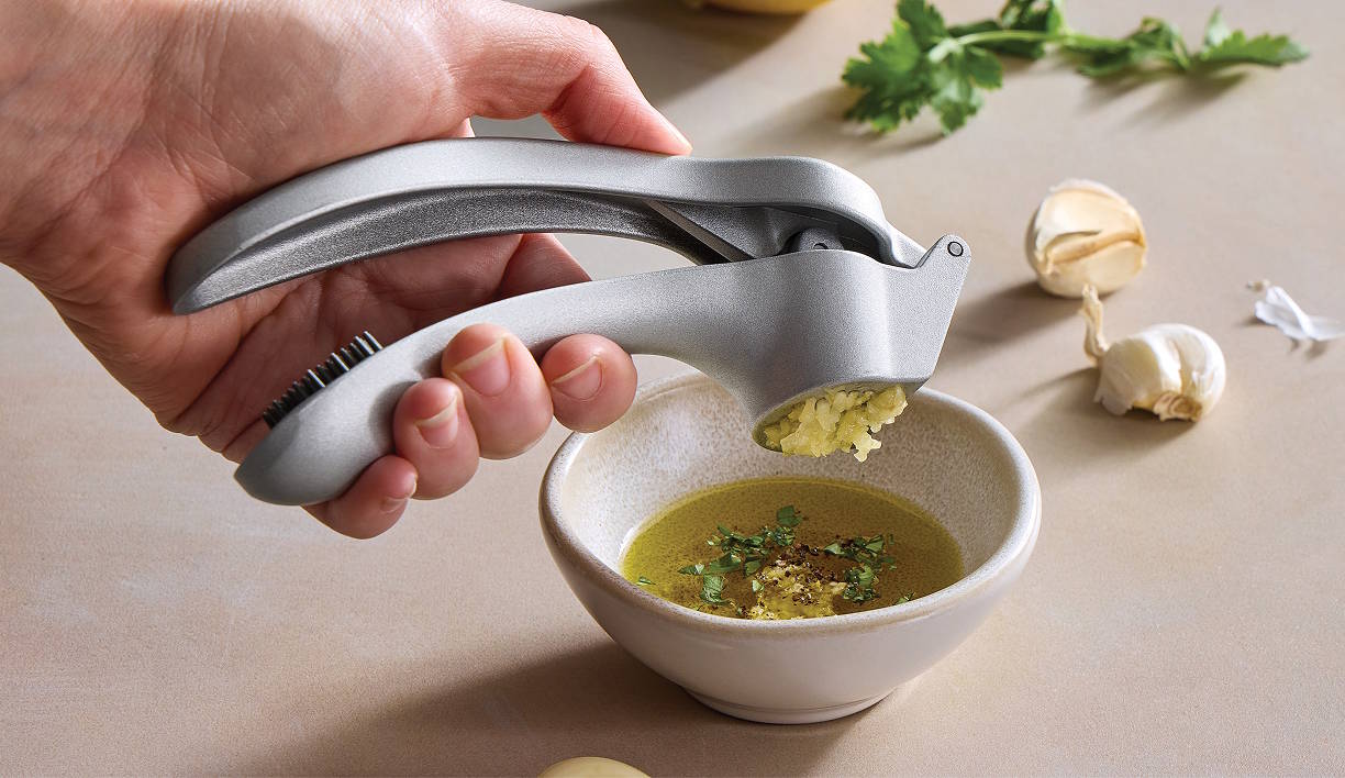 Garlic Press, pressing garlic